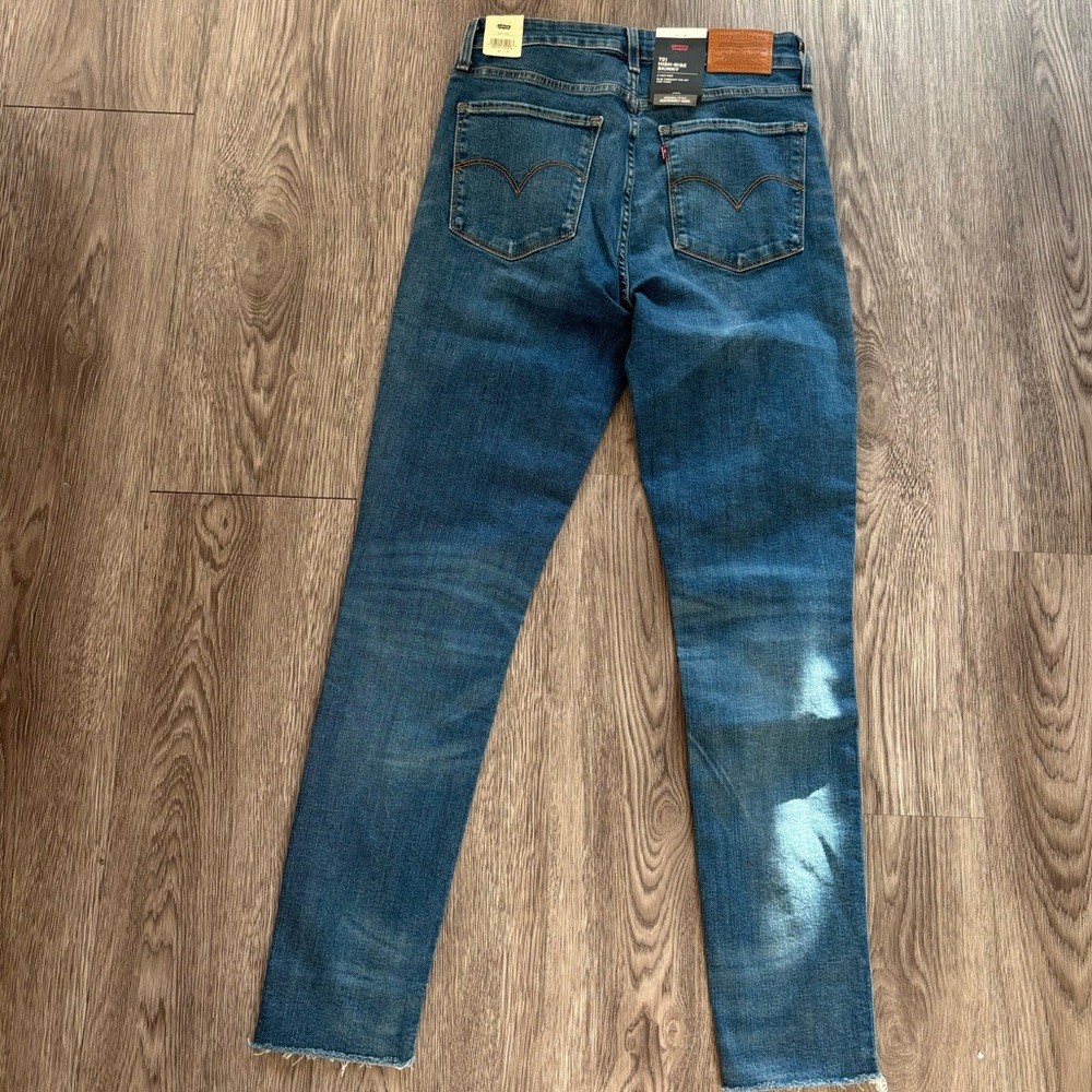 Levi’s 721 highrise skinny jeans- 29x30 size - Picture 3 of 6